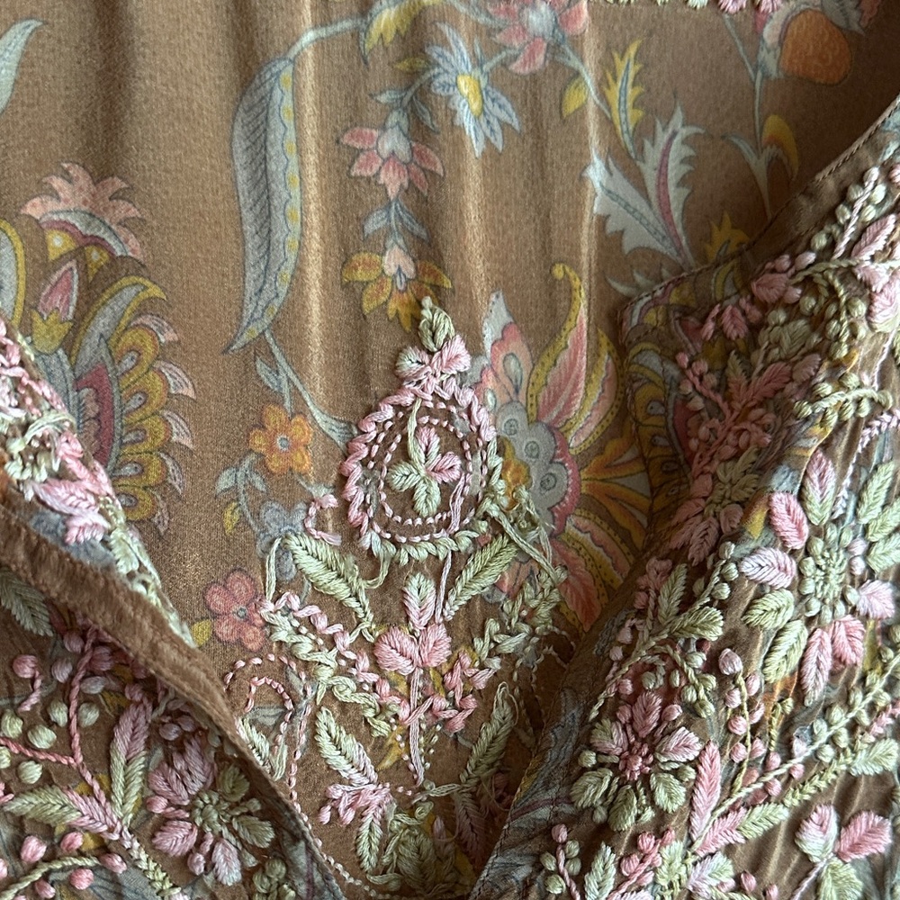 Floral Embroidered Women's Top - Picture 3 of 9